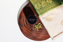 Load image into Gallery viewer, Aunty Vibes - Soy Candle (Jasmine &amp; Cardamom)